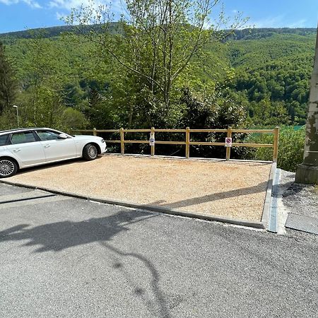 Casa A Schiera Fronte Lago Con Giardino Барчис Екстериор снимка