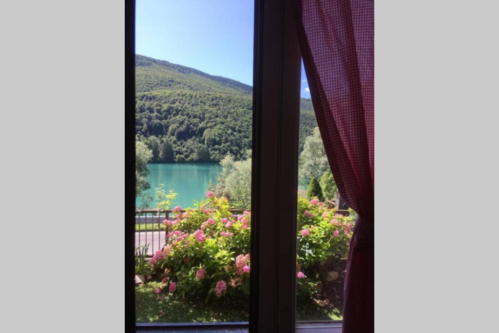 Casa A Schiera Fronte Lago Con Giardino Барчис Екстериор снимка