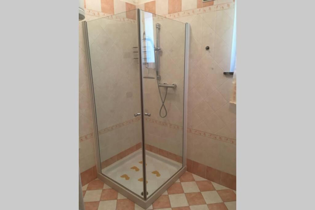 Casa A Schiera Fronte Lago Con Giardino Барчис Екстериор снимка