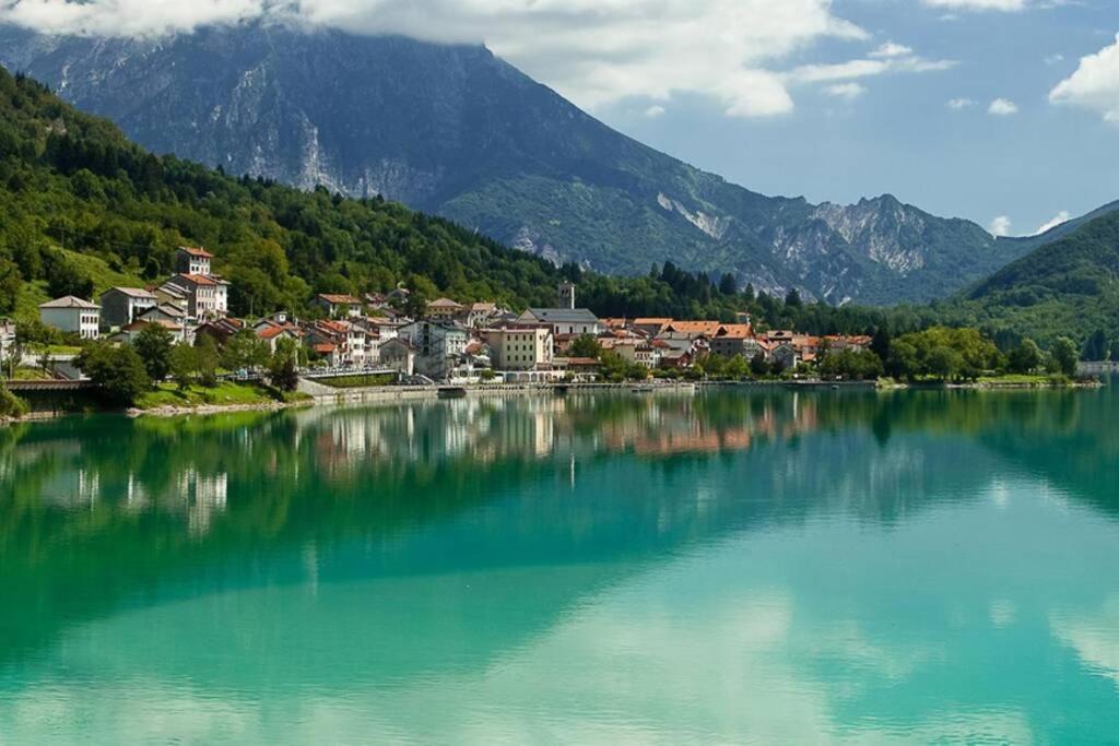 Casa A Schiera Fronte Lago Con Giardino Барчис Екстериор снимка