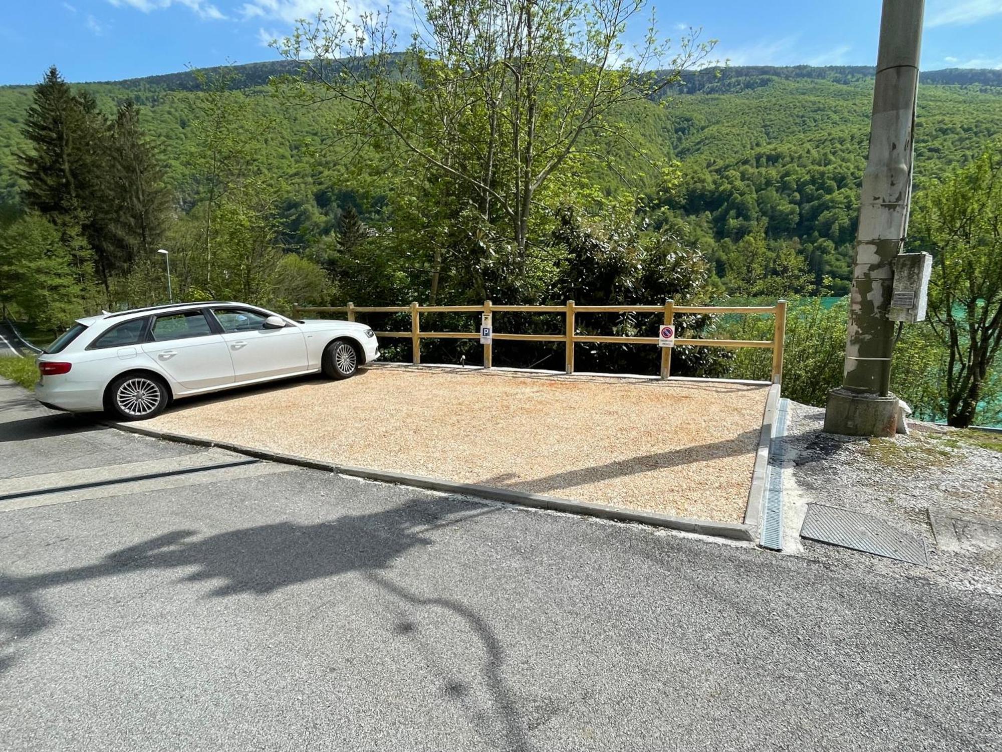 Casa A Schiera Fronte Lago Con Giardino Барчис Екстериор снимка